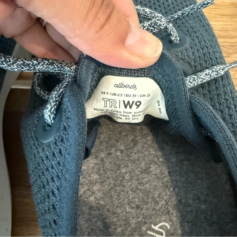 Allbirds- Women’s Tree Runners in Navy Night - Size 9